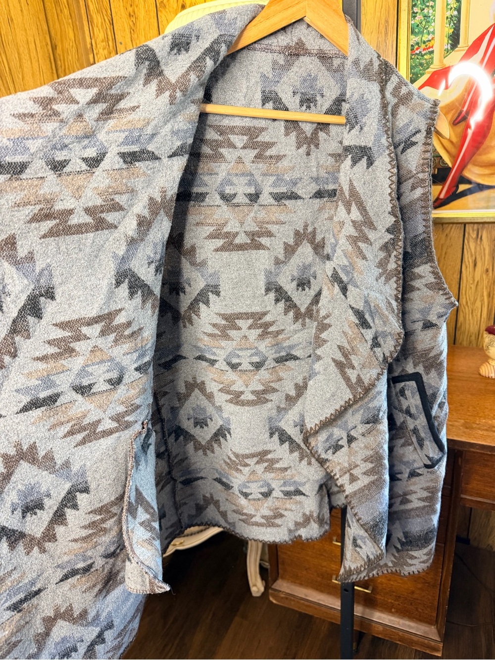 Western Style Open-Front Aztec-Pattern Vest - Picture 2 of 12